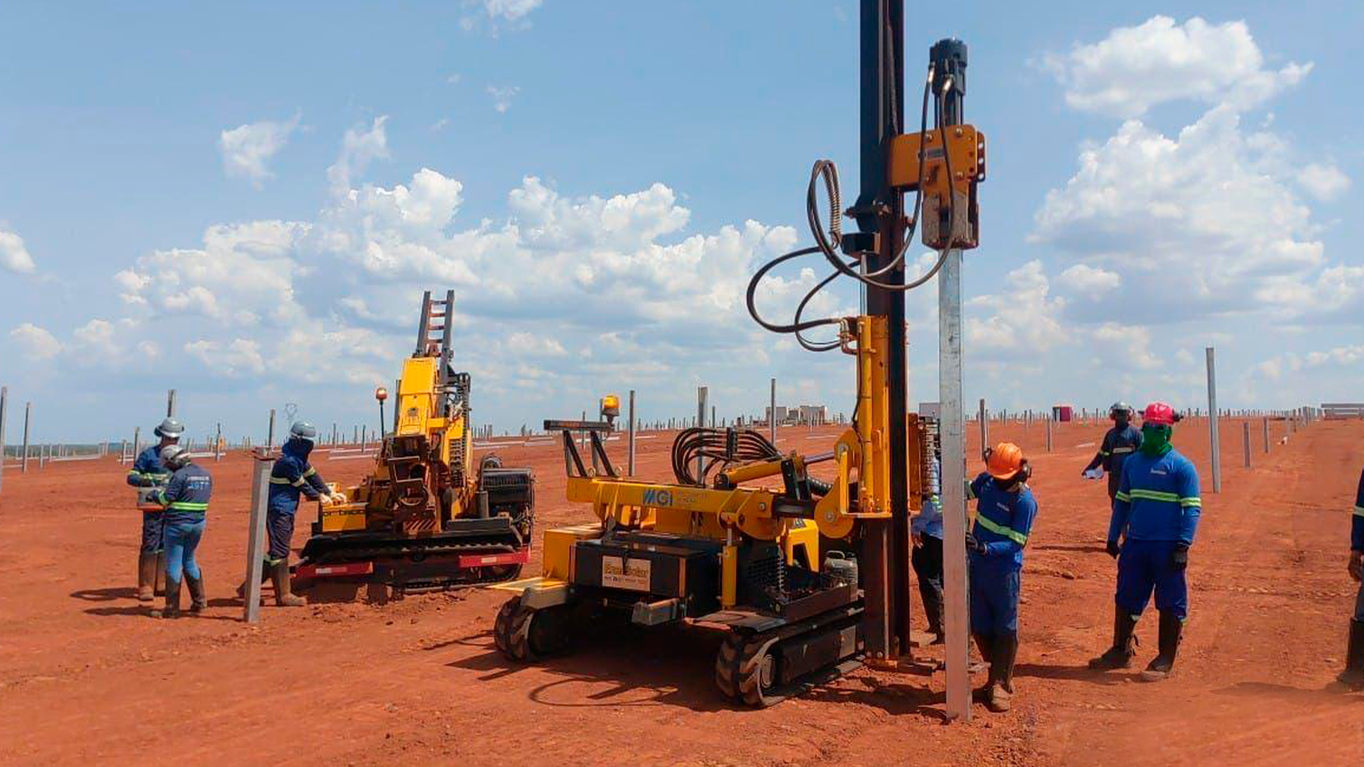 Cravação de estacas metálicas GeoMaq